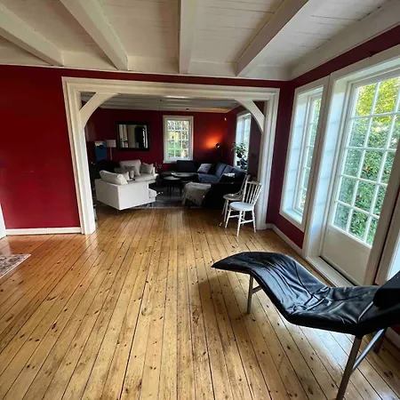 Traditional Norwegian Villa, Bay View And Boat Bergen