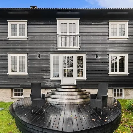 Traditional Norwegian Villa, Bay View And Boat Villa